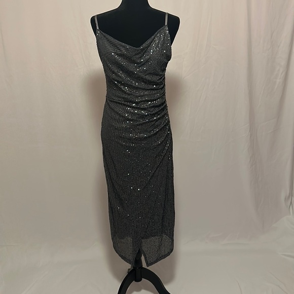 Laundry By Shelli Segal Dresses & Skirts - Laundry by shelli segal sequin cowl neck slip in gunmetal  size 6